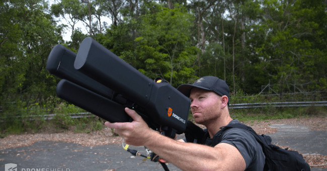 DroneGun – súng bắn sóng gây nhiễu, buộc drone hạ cánh theo ý muốn