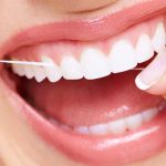 Muốn có hàm răng đẹp thì đừng xỉa răng bằng tăm nữa