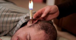Không phải tăm bông, người ta còn có thể lấy ráy tai bằng nến