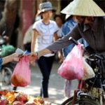 Người Hà Nội thờ ơ với việc hạn chế dùng túi nilon