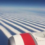 Những đường mây kẻ sọc thẳng tắp kỳ lạ trên bầu trời Australia