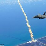 Chiến đấu cơ F-15 ‘hít khói’ tàu Atlantis