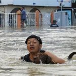 Hàng chục ngàn người Mexico bị mắc kẹt trong nước lũ