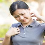 Tại sao gãi ngứa lại dễ chịu đến vậy?