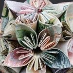 Những mẫu xếp hình bằng tiền độc đáo trên thế giới