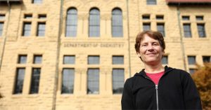 Hành trình điên rồ” đến giải Nobel của Carolyn Bertozzi