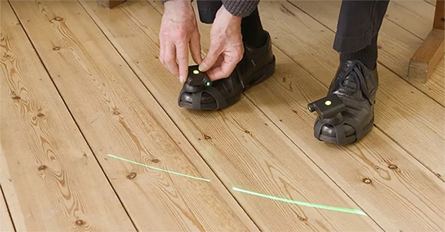 Giày Laser hỗ trợ bệnh nhân Parkinson đi lại
