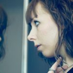 Hiệu ứng biến khuôn mặt trong gương thành hình ảnh đáng sợ