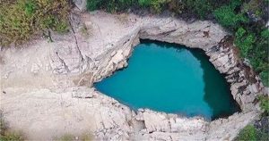Chuyện về hồ nước trong xanh không đáy ở Trung Quốc: Chuyên gia lặn xuống mới phát hiện chân tướng