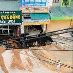 Cận cảnh “hố tử thần” sâu 5 mét, rộng hơn 10 mét ở Hà Nội