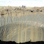 Miệng hố bí ẩn ở Siberia chứa được tòa nhà 25 tầng