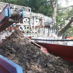 Bắt đầu tách bùn hồ Gươm