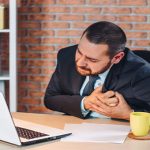 Cái cảm giác đau nhói trước ngực, nếu không phải đau tim thì là gì vậy?