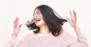 Nghiện nói đùa có thể là dấu hiệu của chứng bệnh thần kinh