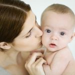 Hãy hôn con bạn nhiều hơn nữa