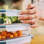 Hóa chất gây ung thư trong hộp nhựa đựng thực phẩm, làm sao tránh?