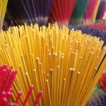 Khói hương càng thơm, tàn hương càng cong thì càng độc hại và dễ gây ung thư