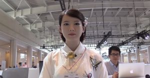 Video: Thiếu nữ robot cử động, trò chuyện như người thật