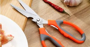 Lỗ khuyết, lỗ răng cưa trên kéo dùng để làm gì?