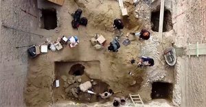 Khai quật lăng mộ cổ chứa hài cốt quý tộc ở Peru