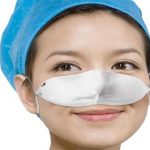 Bác sỹ Trung Quốc sáng tạo ra khẩu trang y tế chỉ che phần mũi để tiện ăn uống