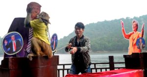 Chú khỉ “tiên tri” dự đoán Donald Trump đắc cử Tổng thống Mỹ