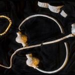 Thợ dò vàng tìm thấy kho báu Viking 1.000 năm tuổi