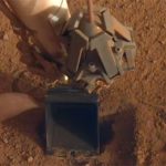 Máy “chuột chũi” của NASA chui xuống lòng đất sao Hỏa