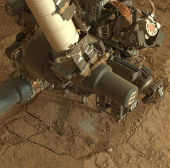Robot của NASA khoan tìm “kho báu” trên sao Hoả