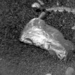 Robot NASA điều tra khối đá lạ sáng bóng trên sao Hỏa