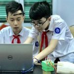 Màn điều khiển cánh tay bằng suy nghĩ của 2 học sinh lớp 8