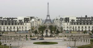 Cận cảnh thành phố Paris “nhái” ở Trung Quốc