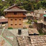 Lối kiến trúc độc đáo, bất chấp động đất trên dãy Himalaya