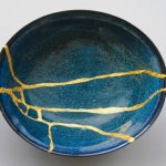 Kintsugi: Kỹ thuật phục chế đồ gốm bằng vàng tài tình của Nhật Bản
