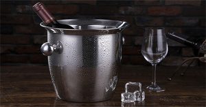 Tại sao không nên uống rượu vang với đá lạnh?