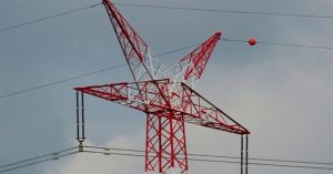 Tại sao người ta lại đặt những quả bóng trên cáp điện cao thế?