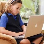 Laptop có thể ảnh hưởng đến sức khỏe trẻ em