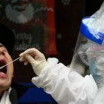Phát hiện mới về virus corona ở sự nhân bản khác thường tại cổ họng