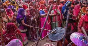 Lễ hội Lathmar Holi – Nơi nữ giới được thoải mái dùng gậy đánh đấng mày râu
