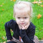 Căn bệnh biến cơ thể cô bé năm tuổi thành tinh thể