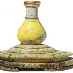 Lọ hoa quý thời Càn Long giá 78.000USD
