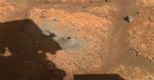 Robot NASA lần đầu tiên khoan lấy mẫu đất sao Hỏa
