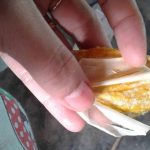 Lớp nilon ở vỏ xoài chỉ là một lớp vỏ lụa tự nhiên