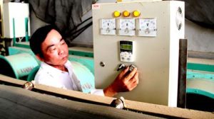 Nông dân chế tạo lò sấy lúa bằng điện