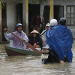 Lũ Nam Trung bộ lên nhanh, vỡ một hồ chứa nước