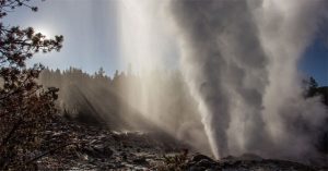 Phát hiện mạch nước ngầm phun trào cao nhất thế giới tại Yellowstone