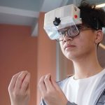 Mắt kính hỗ trợ người khiếm thính cậu học sinh trường chuyên Lê Hồng Phong