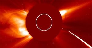 Tàu thăm dò của NASA ghi lại khoảnh khắc Mặt trời nuốt chửng hai sao chổi