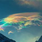 Chiêm ngưỡng mây cầu vồng hiếm thấy trên đỉnh núi cao nhất Siberia