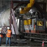 Cận cảnh máy đào hầm metro xuyên dưới lòng phố Kim Mã
